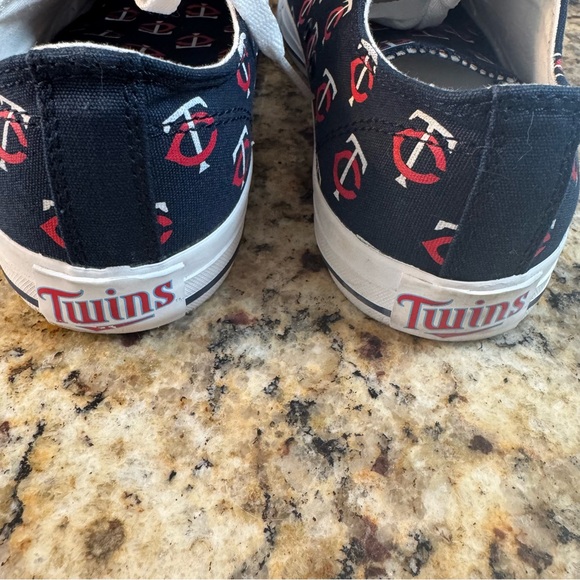 Row One Minnesota Twins Sneakers Women’s Size 8. Men’s 6.5 EUC - Picture 4 of 7